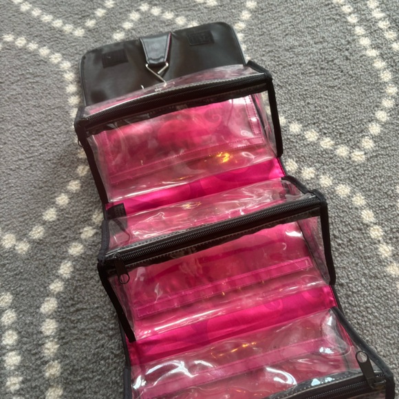 Mary Kay - Travel Roll-Up Cosmetic Bag - Picture 4 of 10